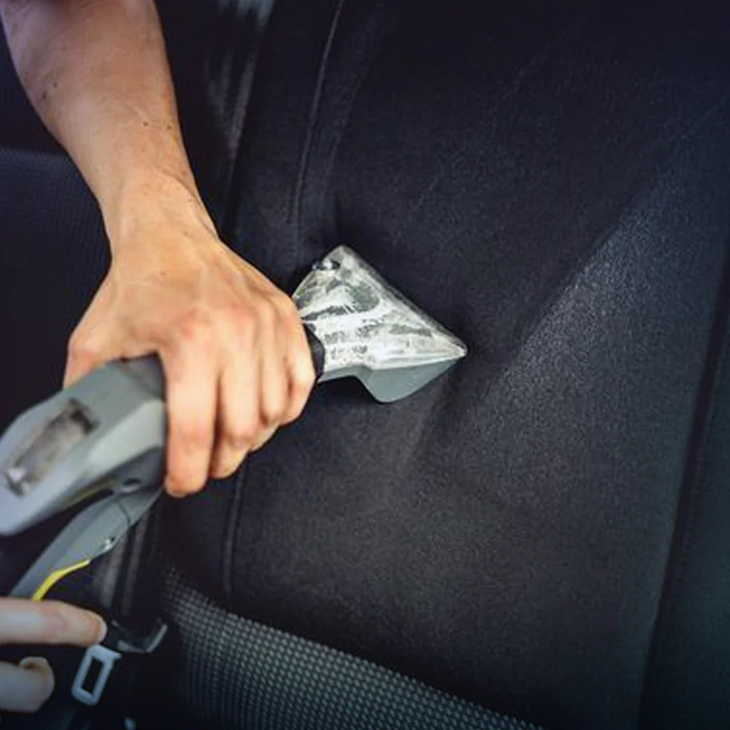 تنظيف وتعقيم فرش السيارات - الصورة 4